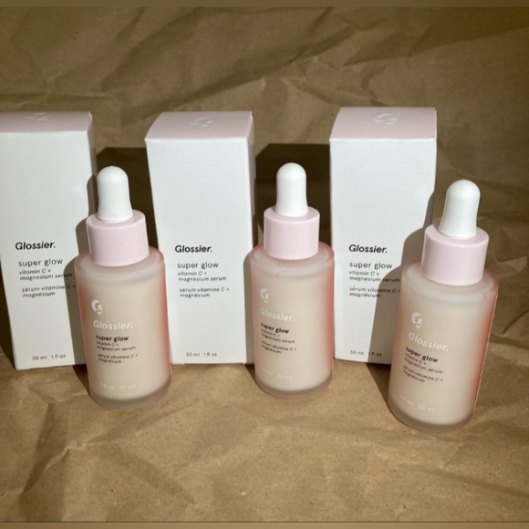 Glossier Super Glow Vitamin C + Magnesium Serum - Picture 11 of 12